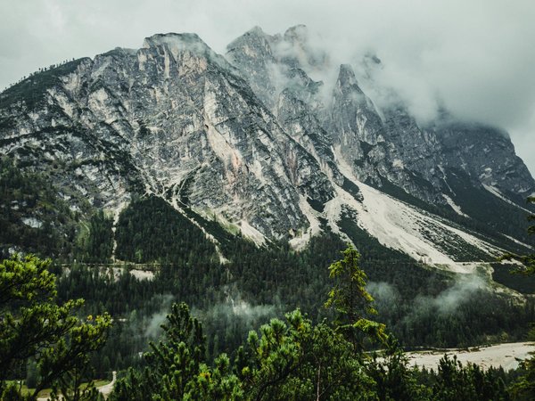 Essential Waterproof Equipment for an Unforgettable UK Camping Experience